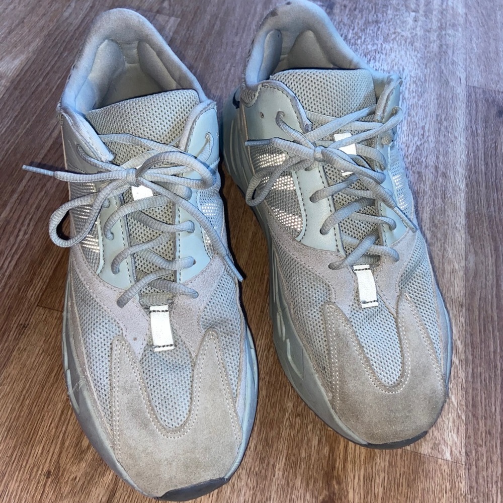 Yeezy 700 salt UA fake (READ DESCRIPTION) 350